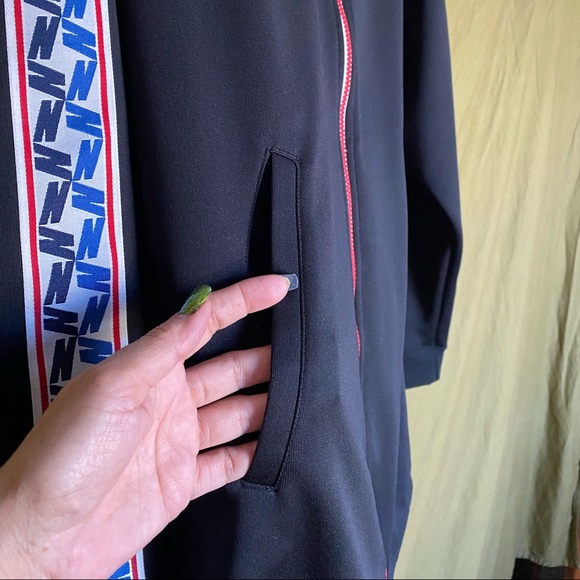 ✅ NIKE AUTHENTIC UNISEX LONG JACKET WITH N DESIGN ON SLEEVES ♥️ - Picture 6 of 13